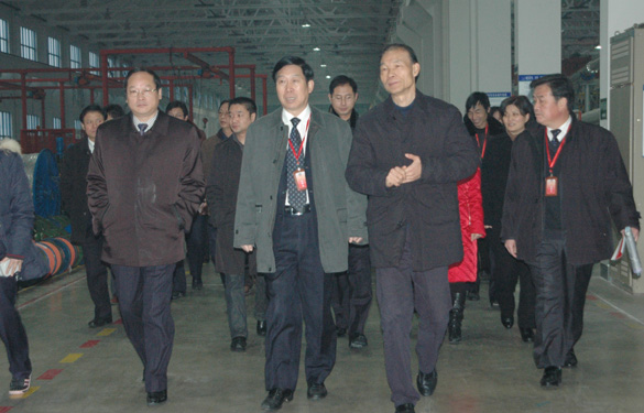 溧陽市全體人大代表、政協(xié)委員一行600余人來江蘇上上電纜集團(tuán)參觀